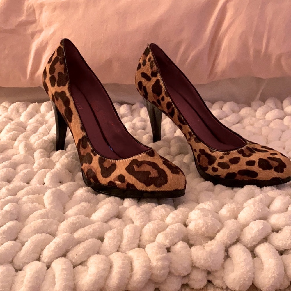 Nine West Luxuriously soft leopard heels!!